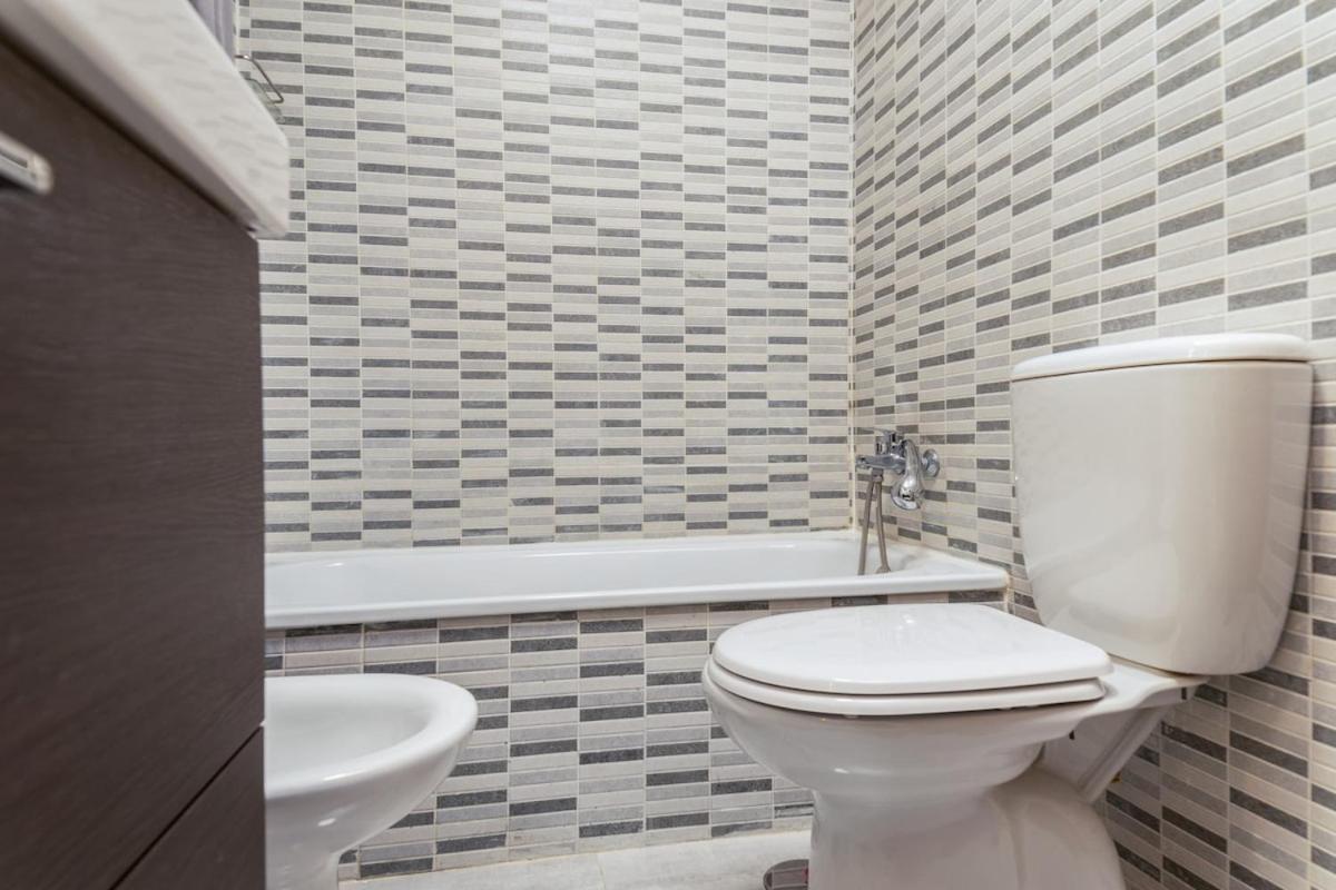 Appartement -malagasunapts- Modern Citycentre Pool&parking